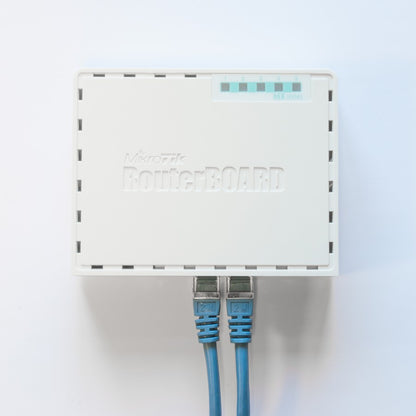 hEX Router (RB750GR3) - Router Ethernet de 5 ptos. Gigabit con RouterOS L4.